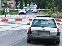 przejazd kolejowy samochód ruch drogowy