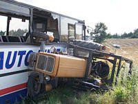 wypadek autobus traktor ciągnik