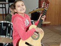 dziewczynka gitara