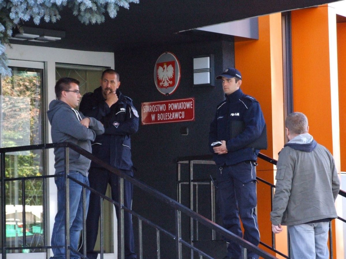 policja starostwo bomba