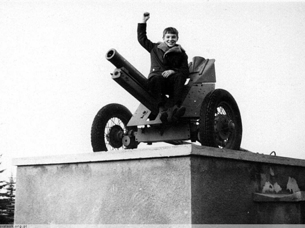 armata cmentarz muzeum