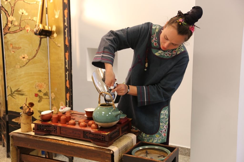 kobieta herbata czarka