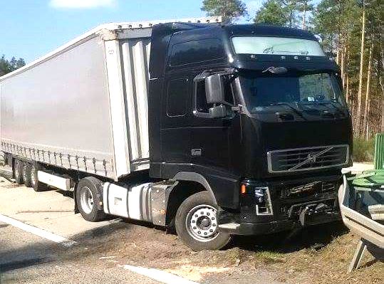 kolizja samochód ciężarowy a18