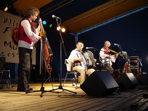 zespół  balkan folk acoustic