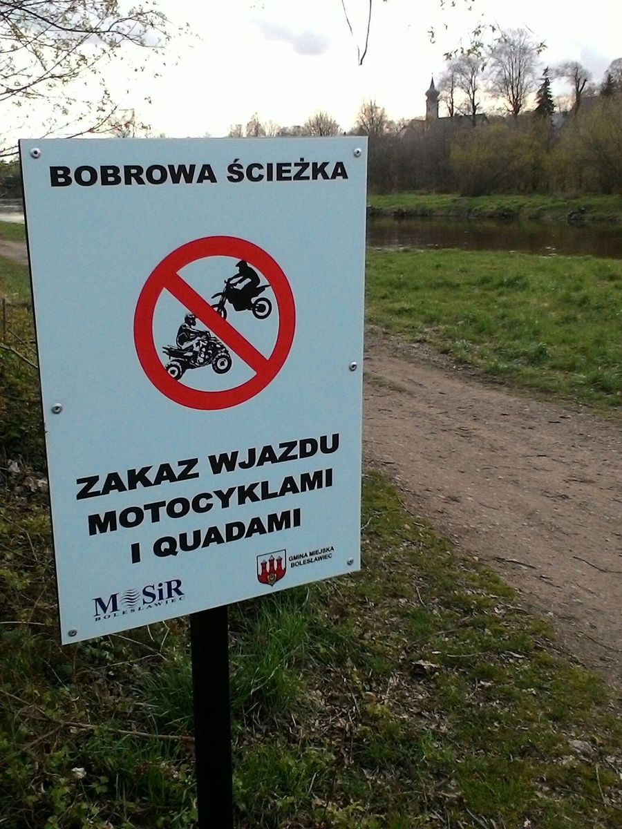 znak zakaz bobrowa ścieżka