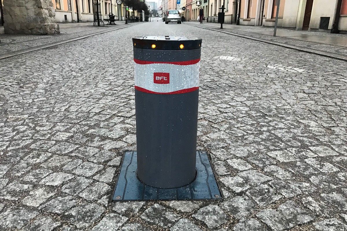 słup