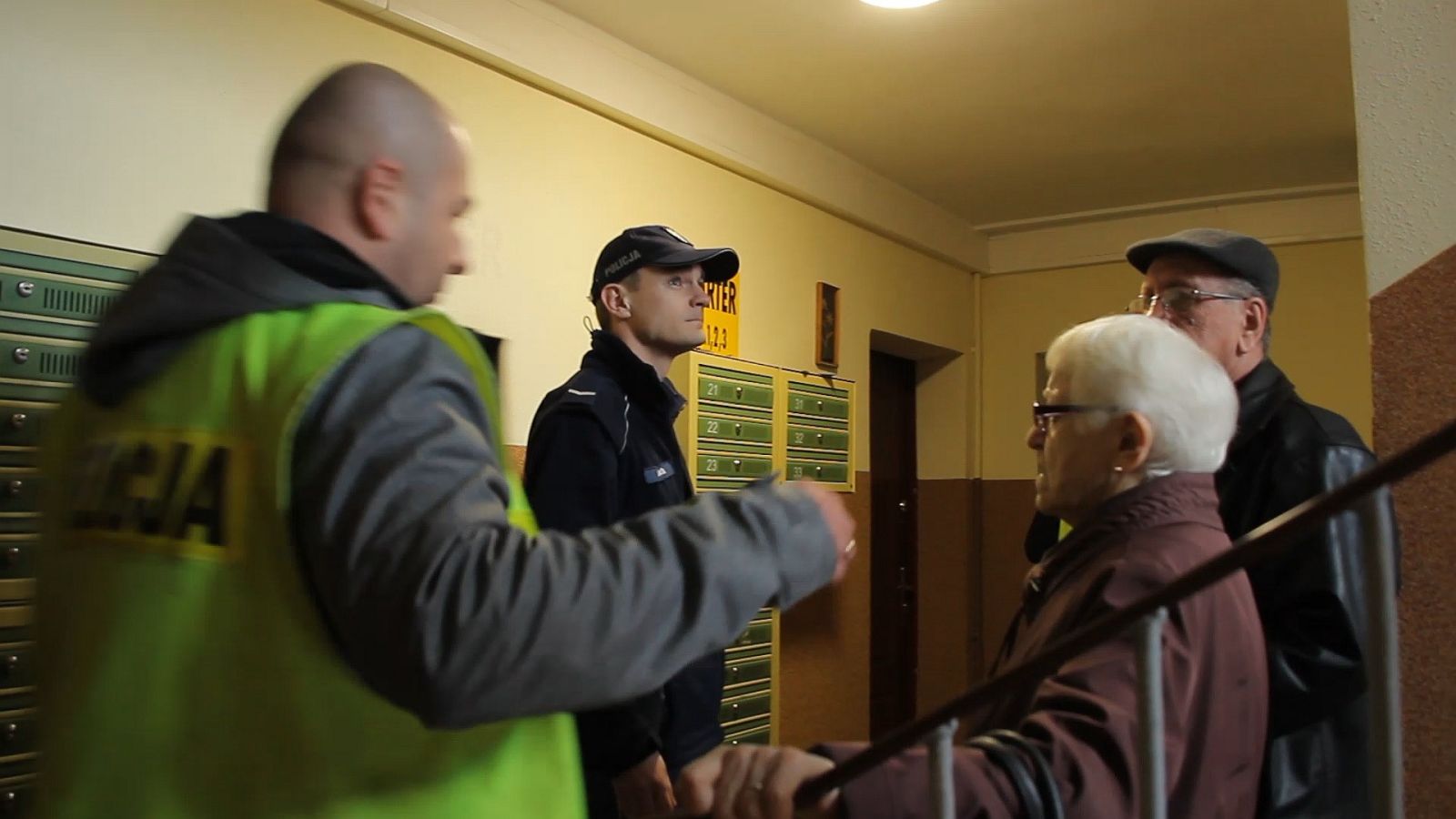 ewakuacja policja ludzie