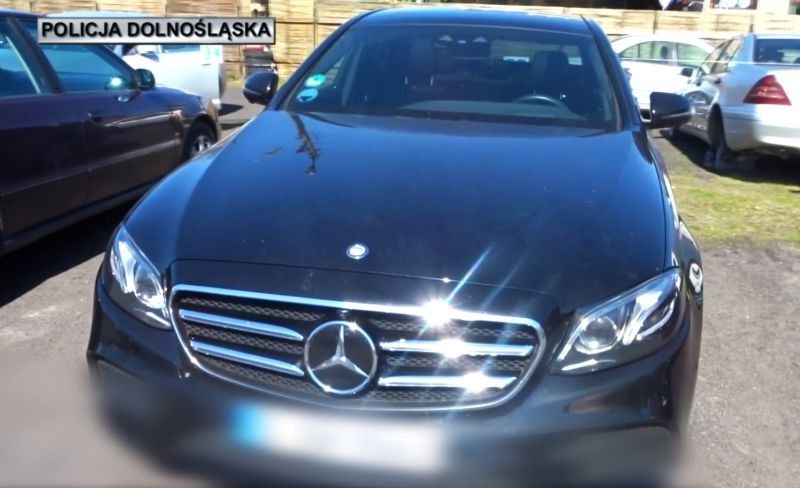 mercedes policja