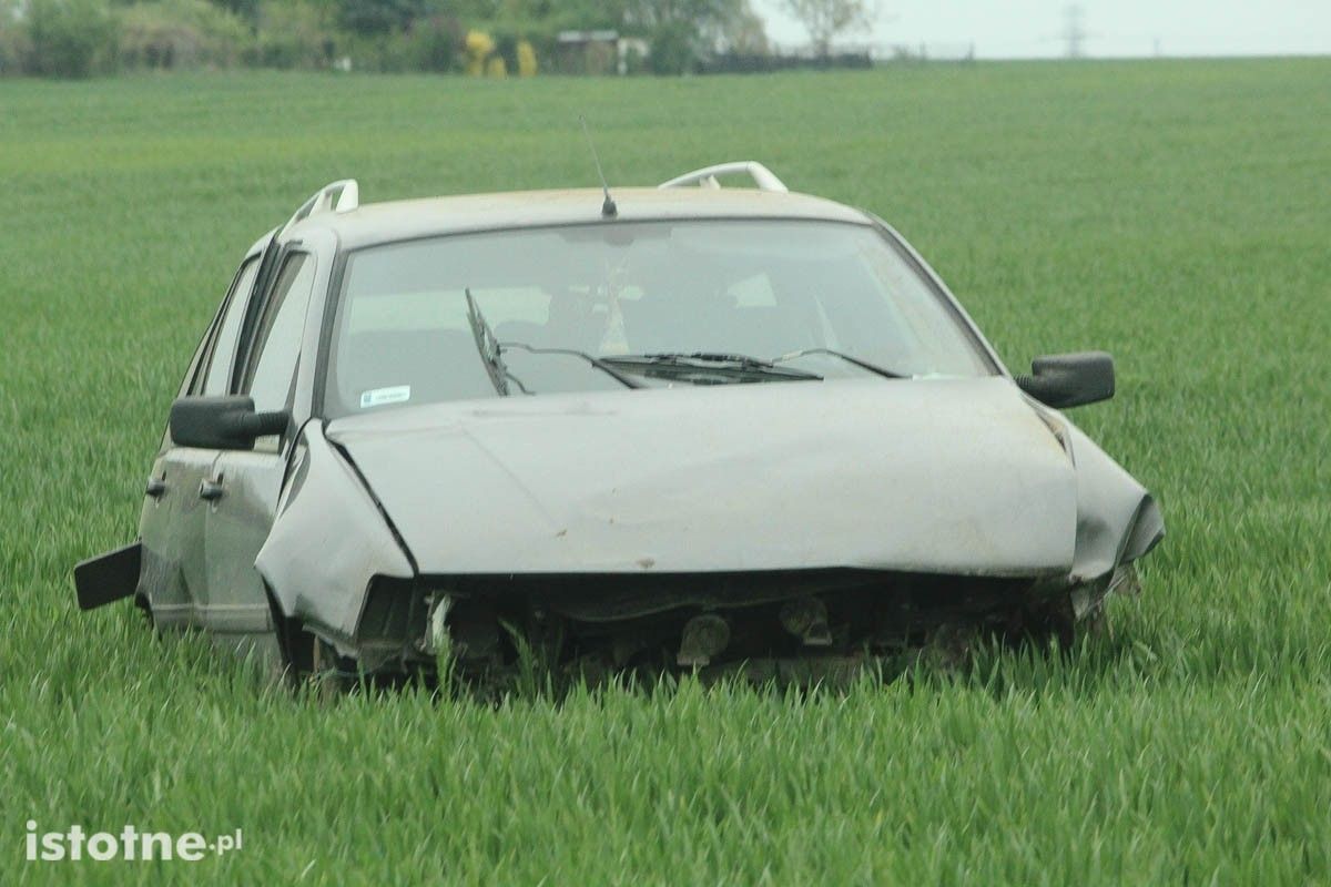автомобіль, поле