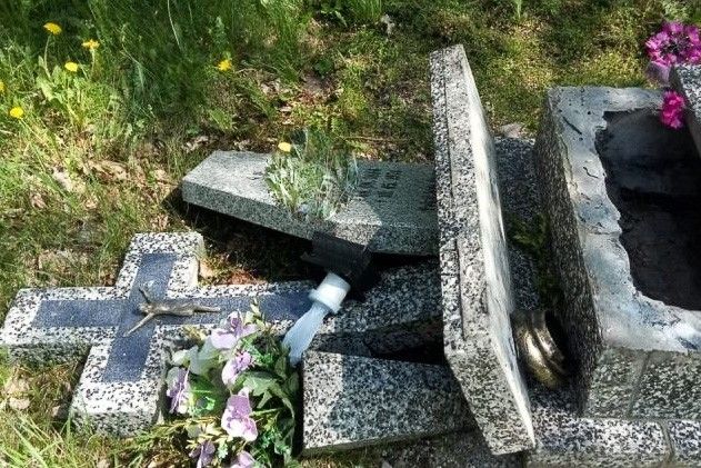 grób