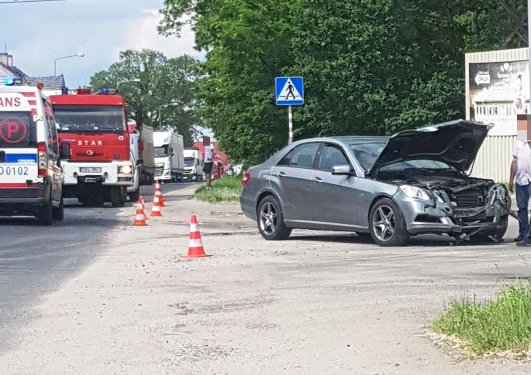 auto zderzenie łąka