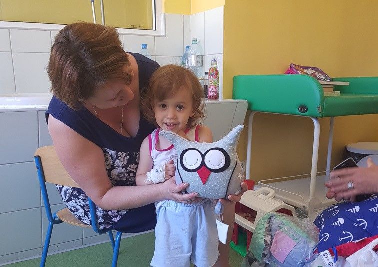 dziecko szpital pluszak