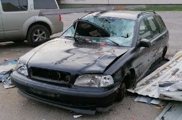 покинутий автомобіль