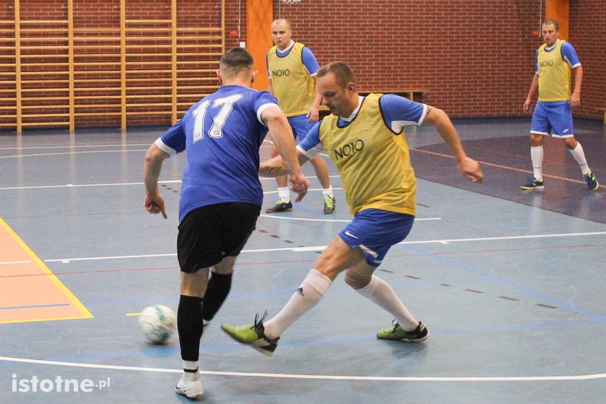 piłkarz hala futsal