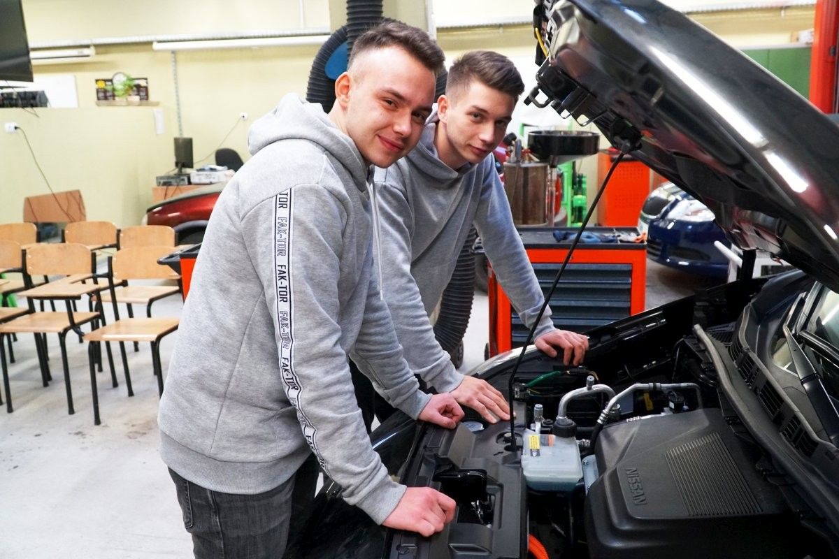 auto uczeń szkoła
