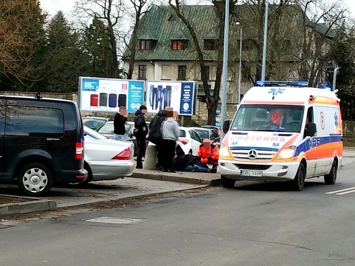potrącenie pieszy carrefour
