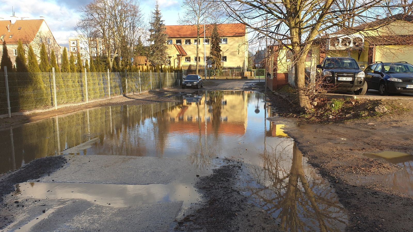 ulica nadrzeczna woda
