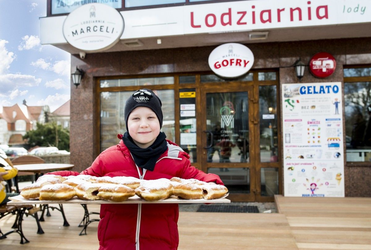 dziecko  pączki  marceli