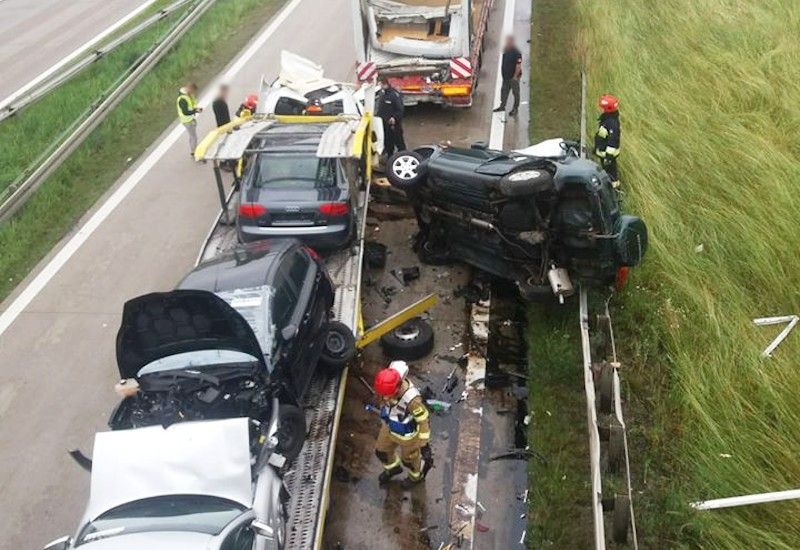 bus zderzenie a4
