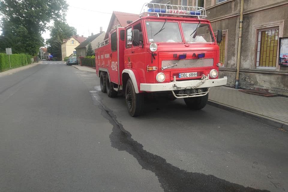 wóz strażacki plama