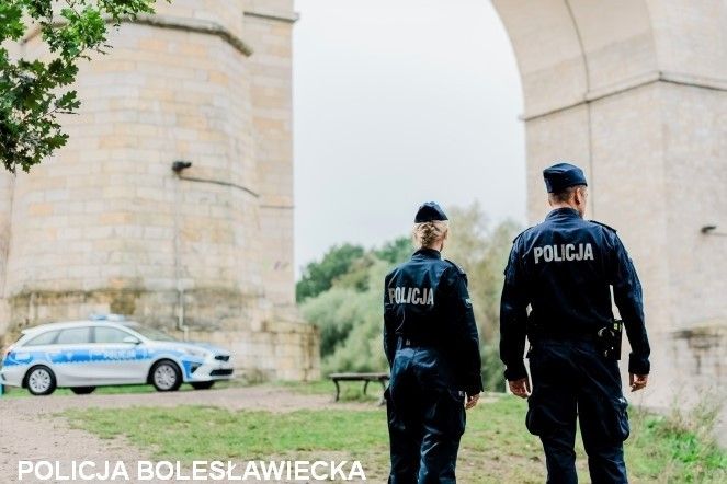 policjant wiadukt