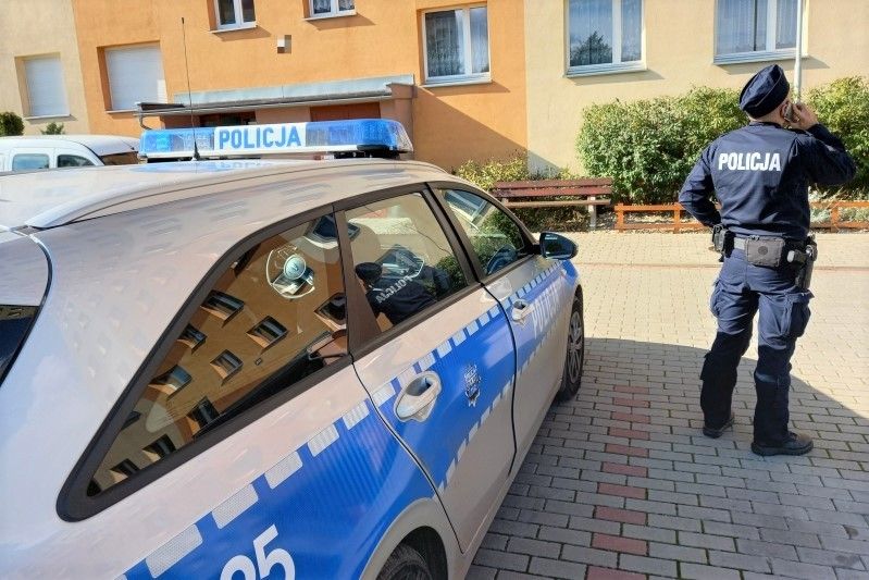 policjant telefon