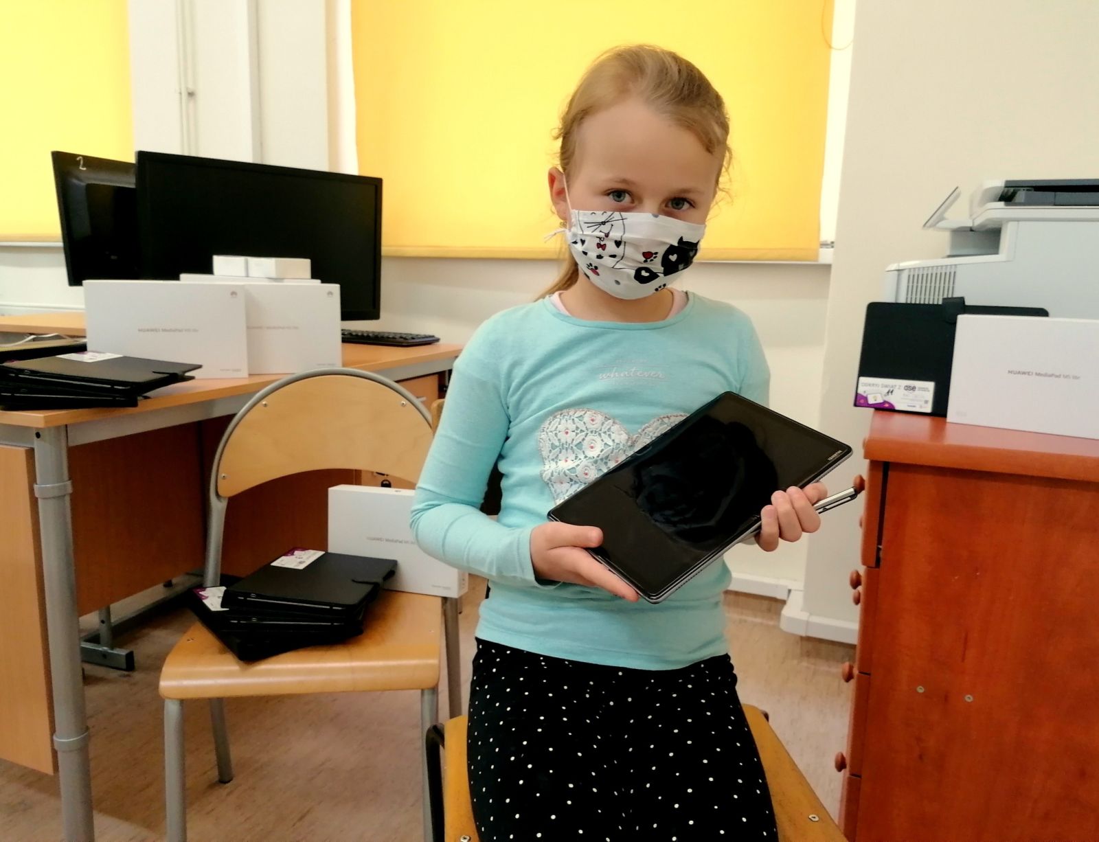 dziewczynka laptop