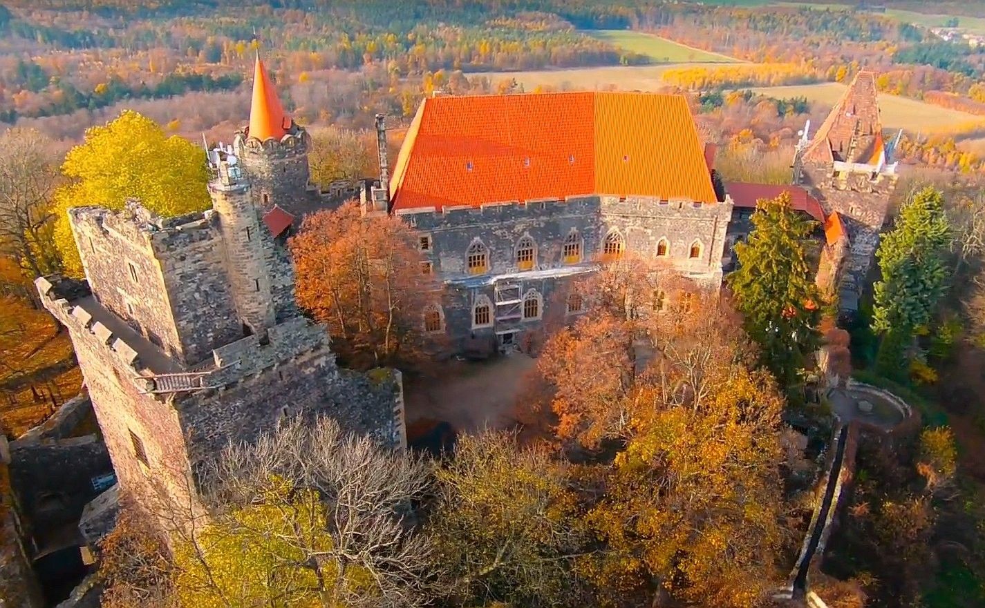 grodziec zamek jesień