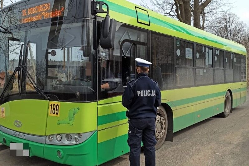 policjant autobus