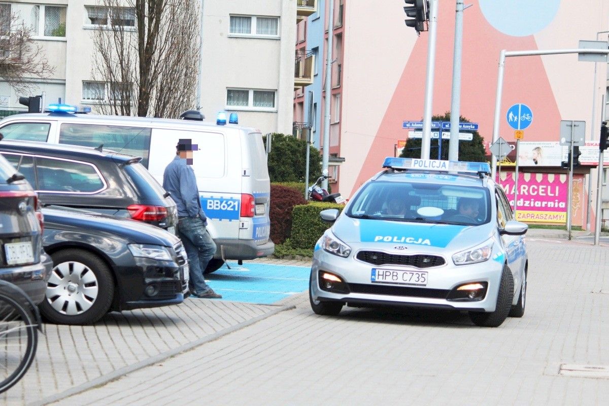 kolizja auto radiowóz