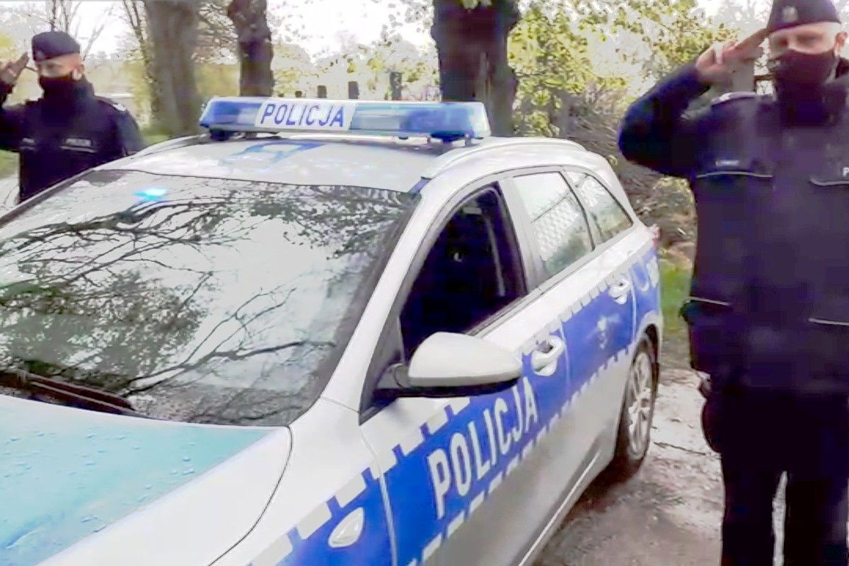 policjant radiowóz