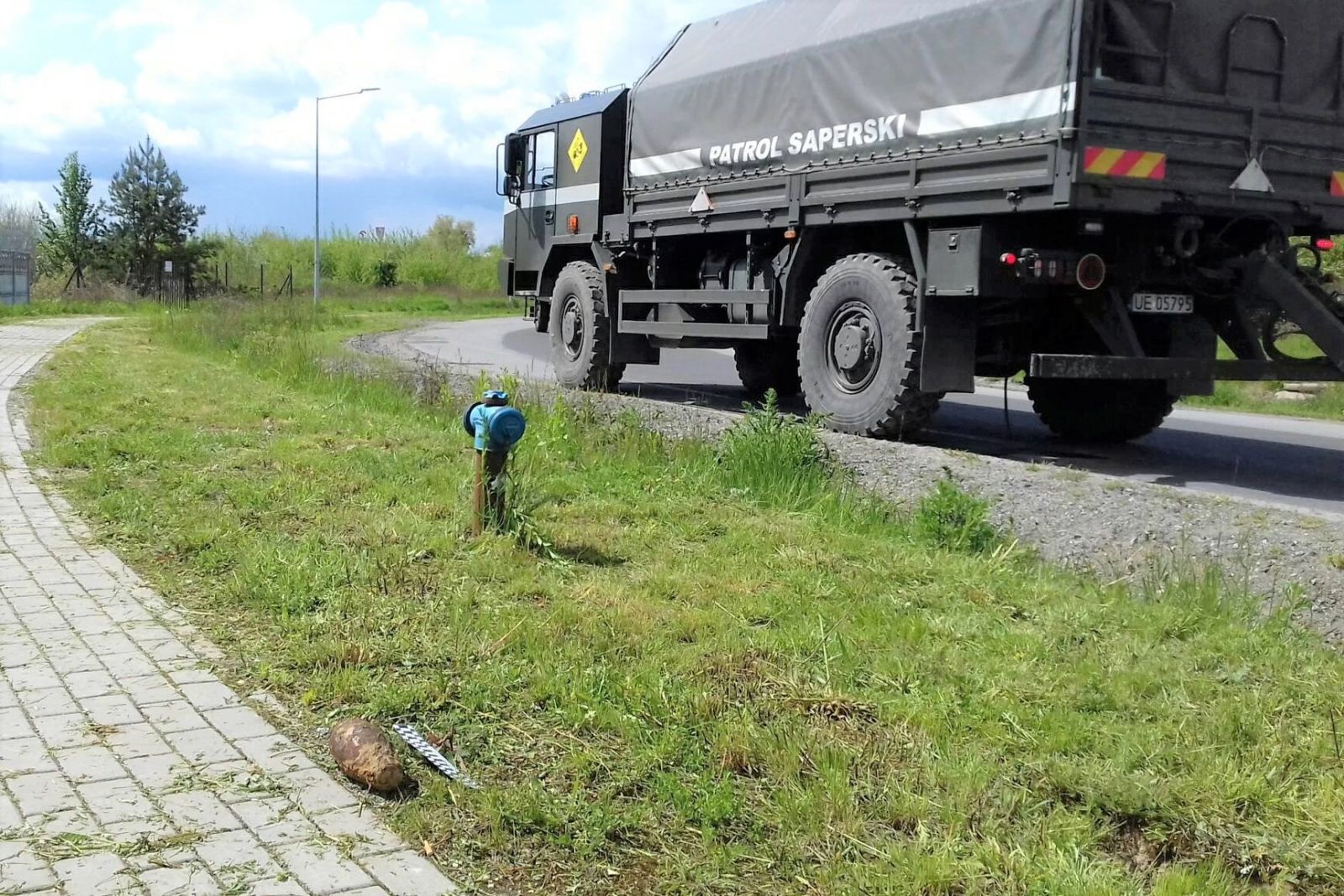 bomba wóz saper