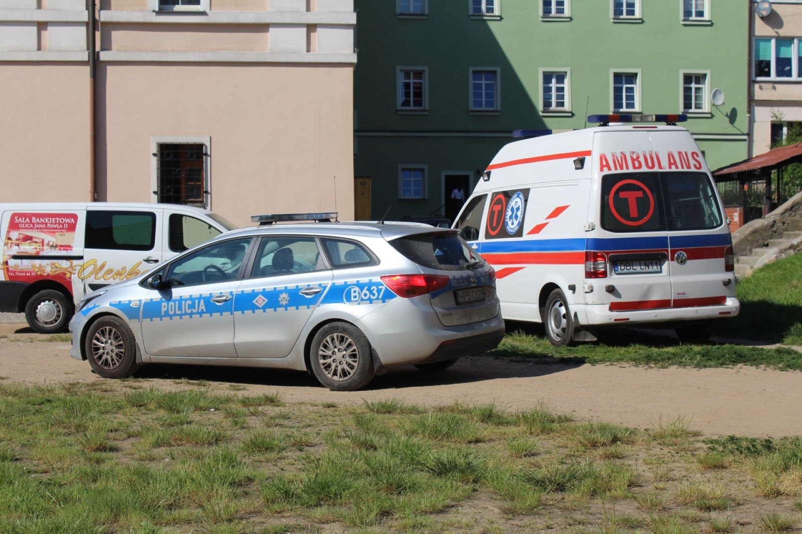 radiowóz karetka rynek