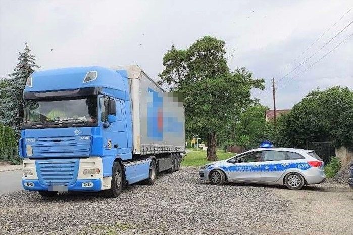 tir radiowóz