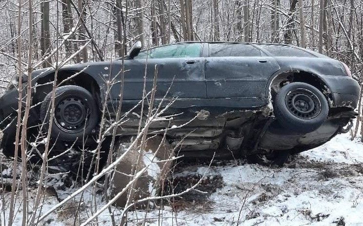 audi wypadek śnieg