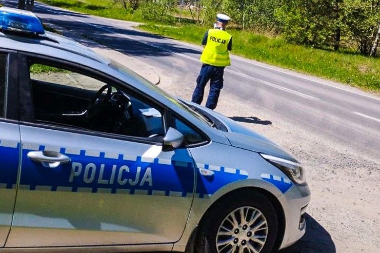policjant radiowóz