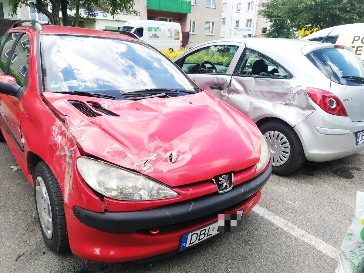 auta uszkodzenie parking