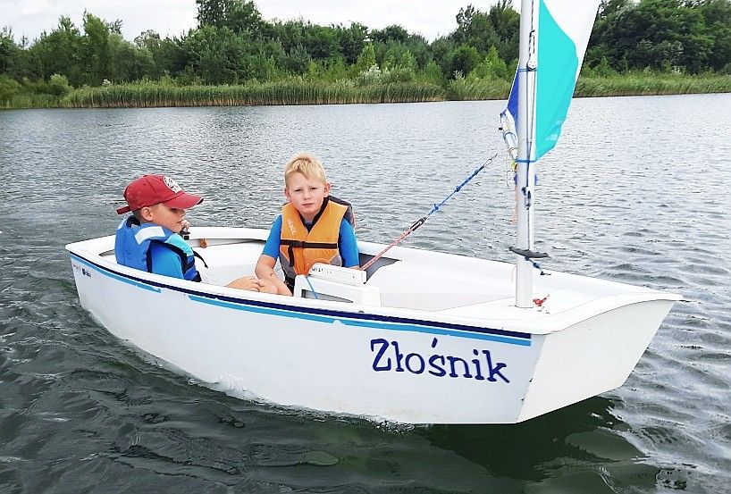 dziecko łódka woda