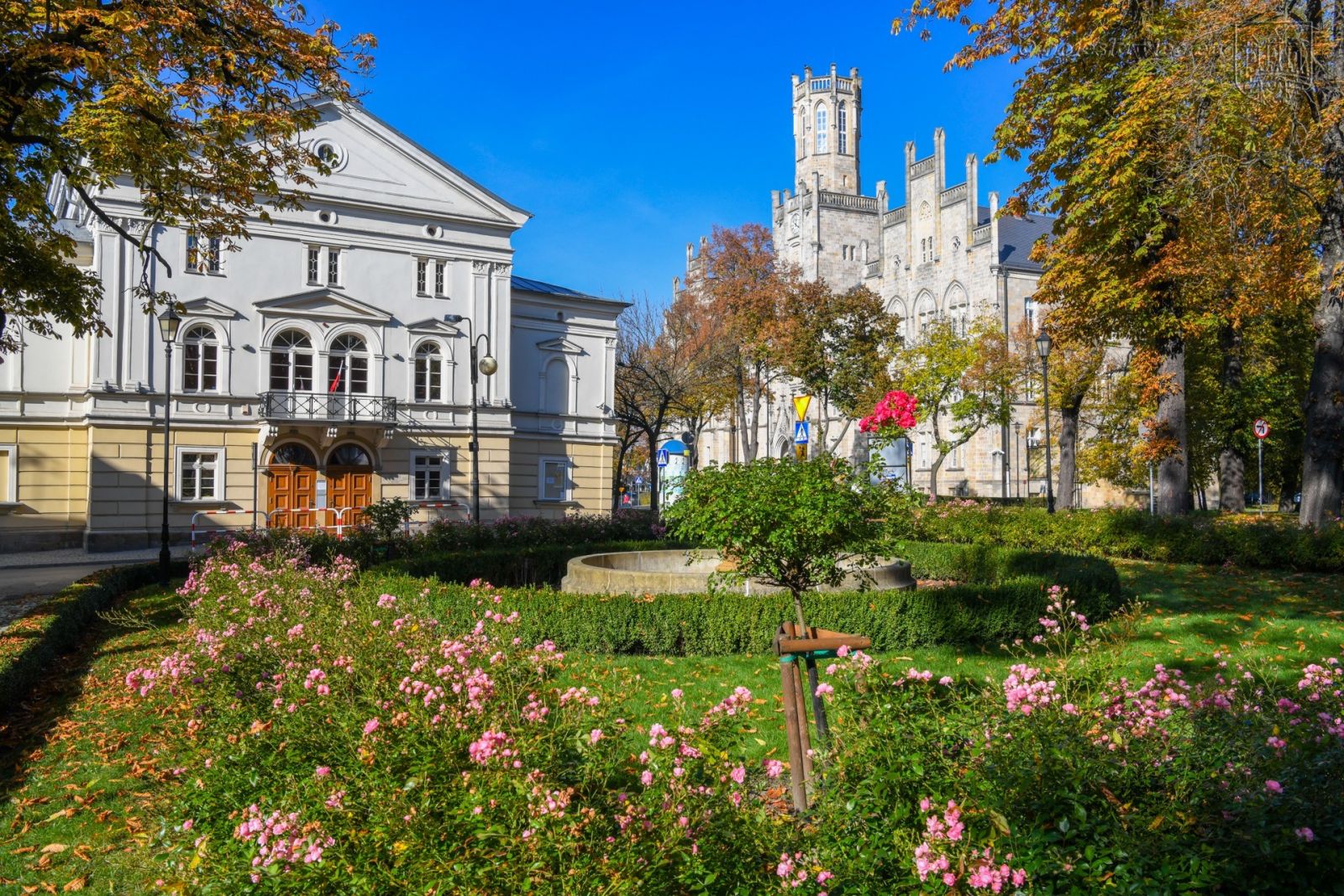 budynek teatru i sądu w Bolesławcu