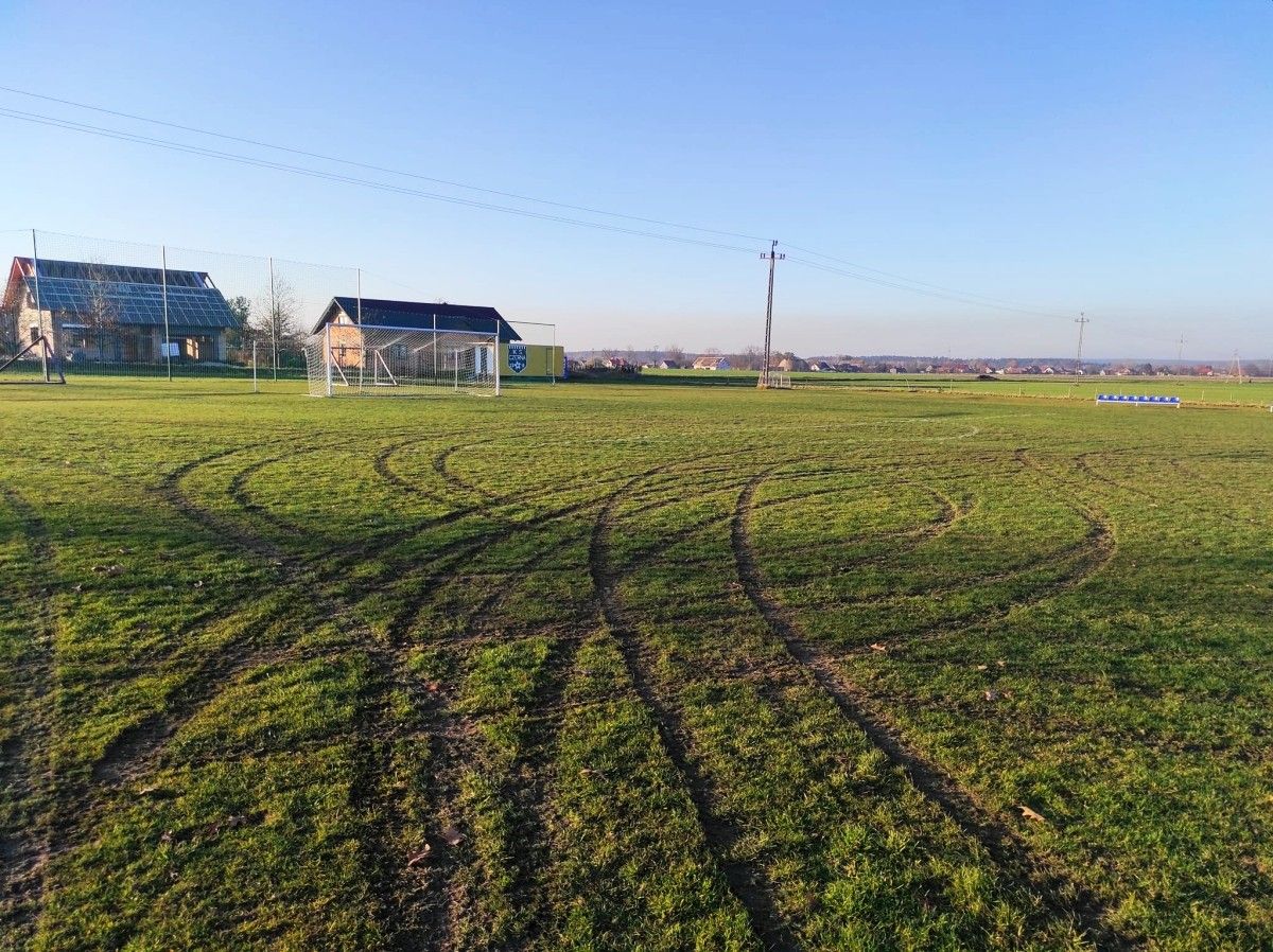 boisko płyta wandal
