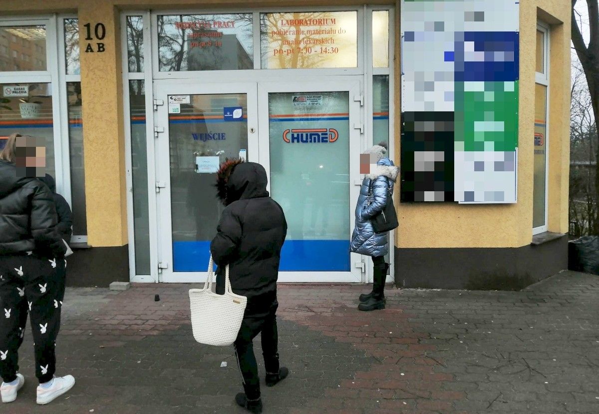 ludzie chumed kolejka