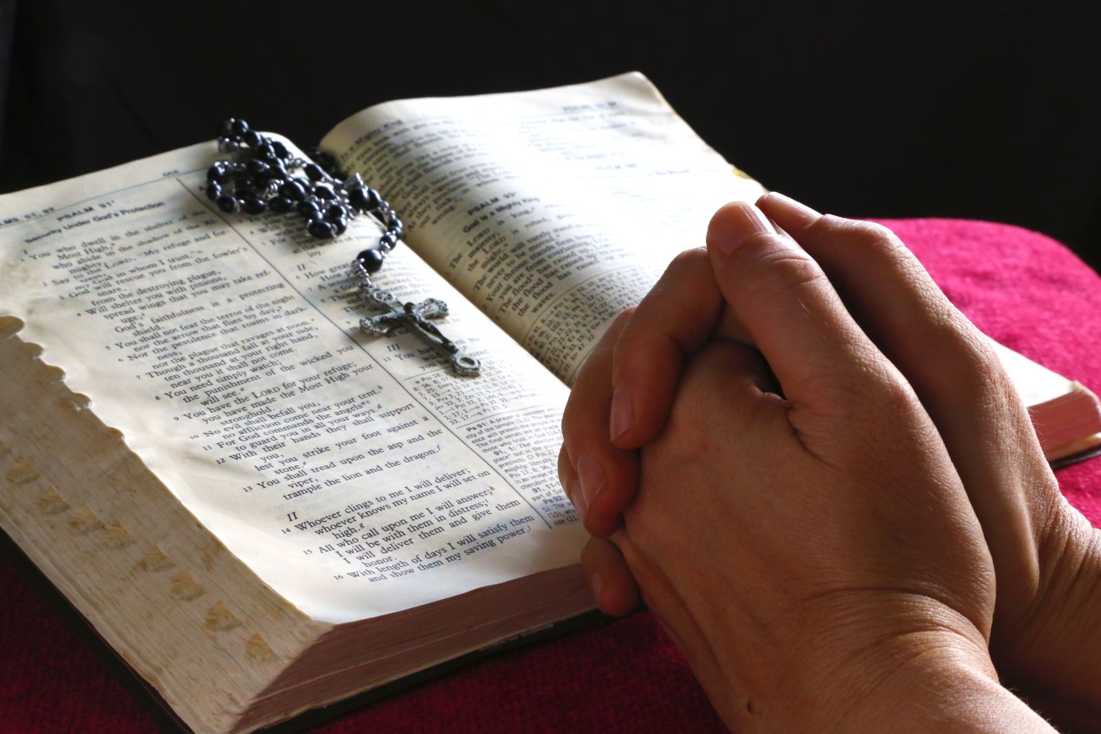 ręce modlitwa biblia