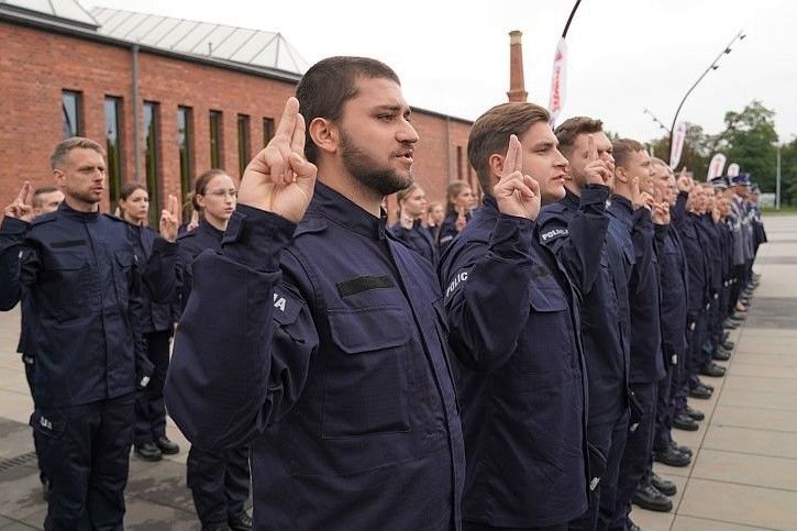 policjanci