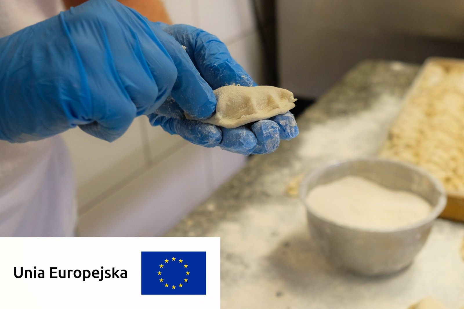 dłoń pierogi