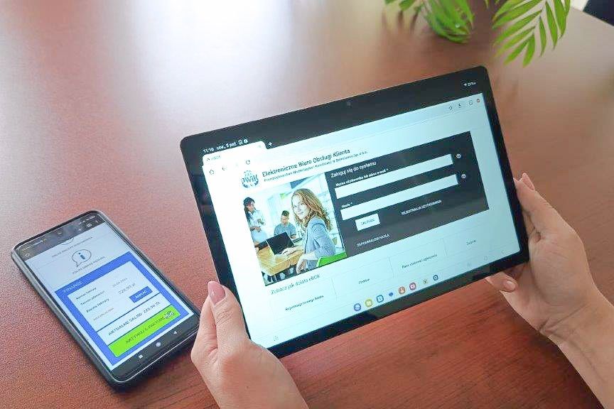 ręce tablet