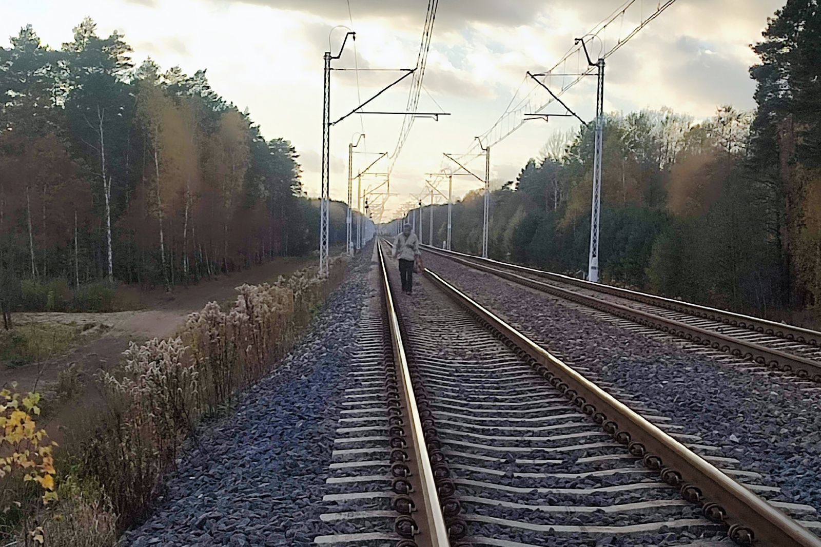 mężczyzna tory