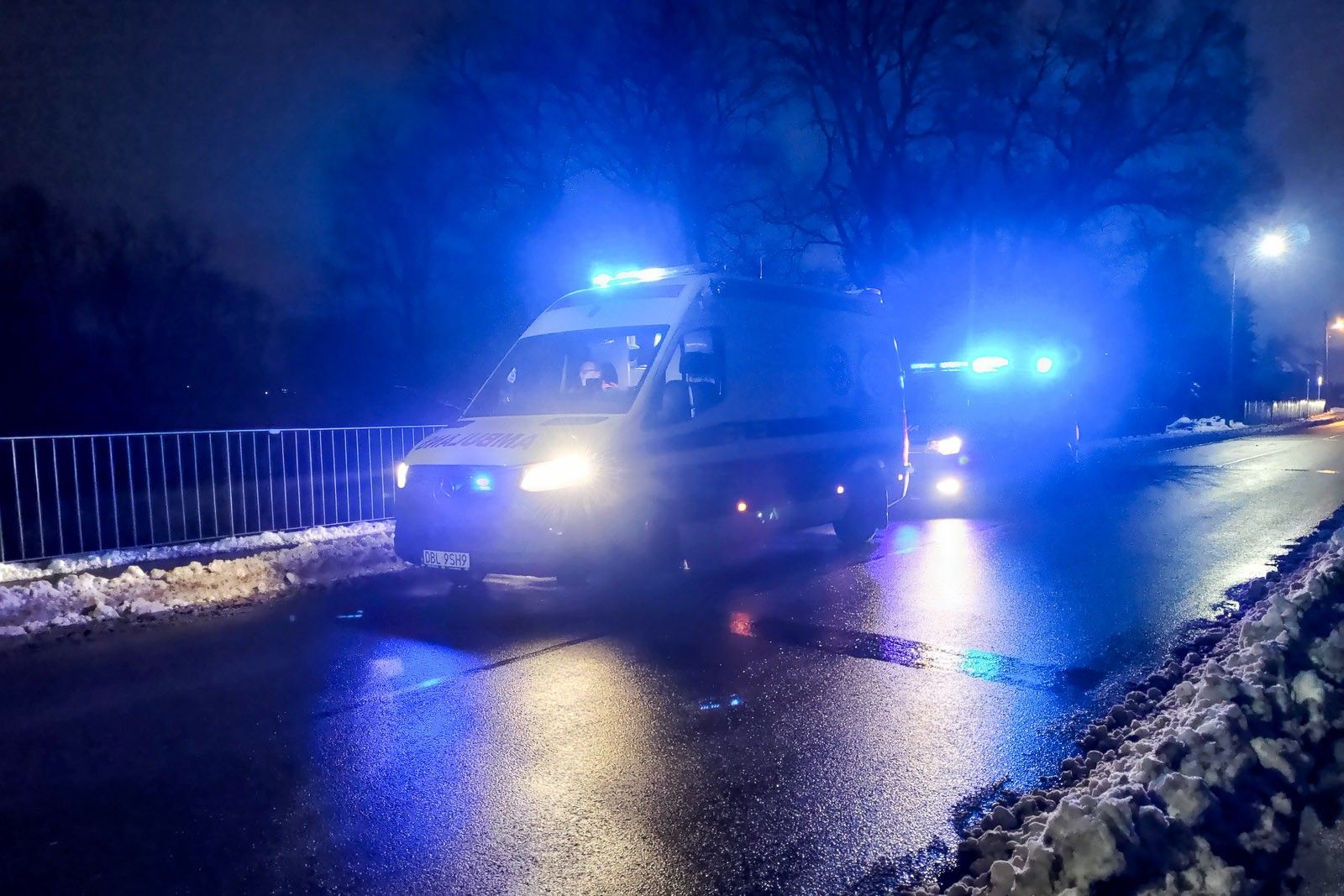 karetka wóz policyjny