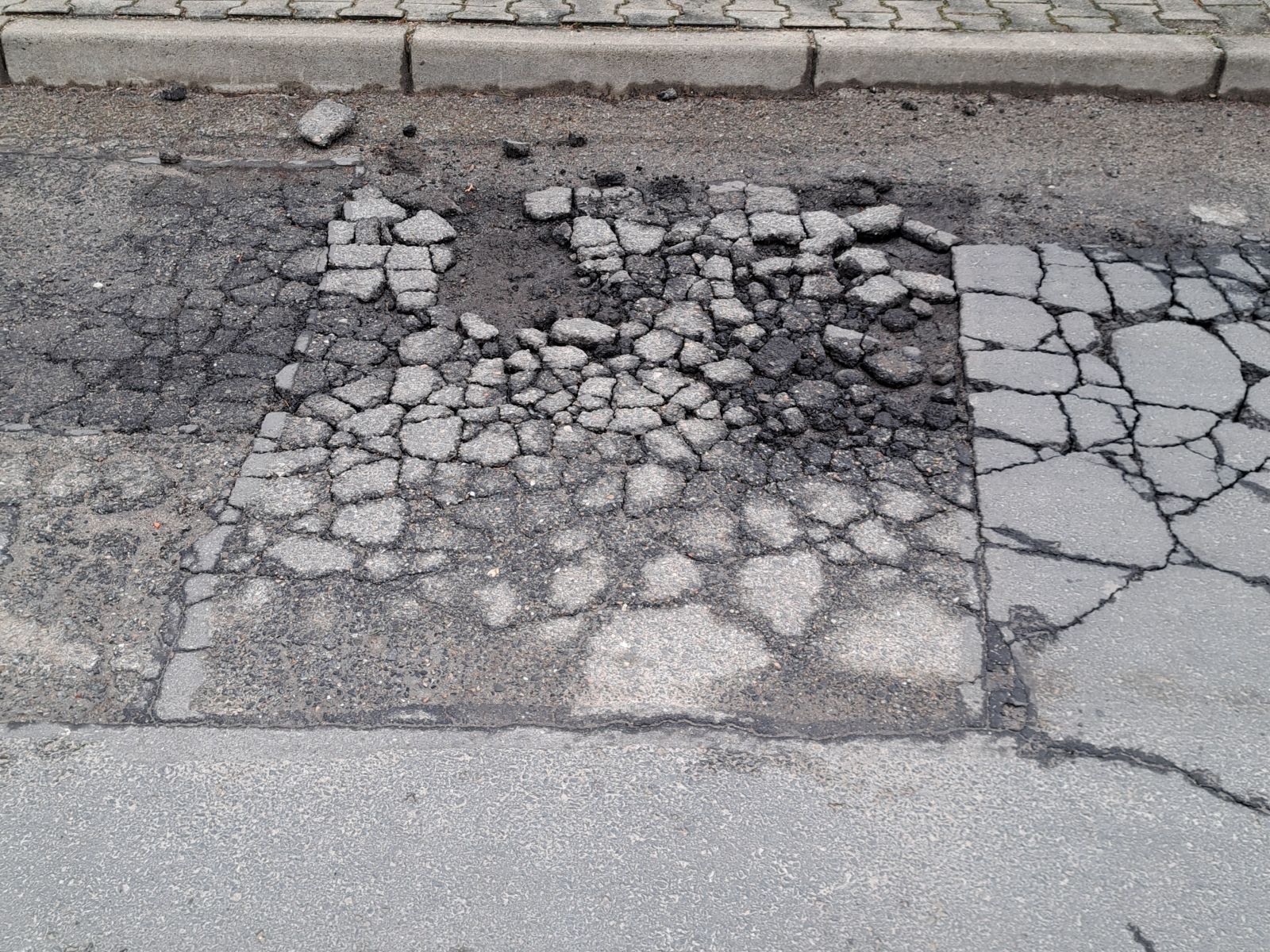 dziura droga niepodległości