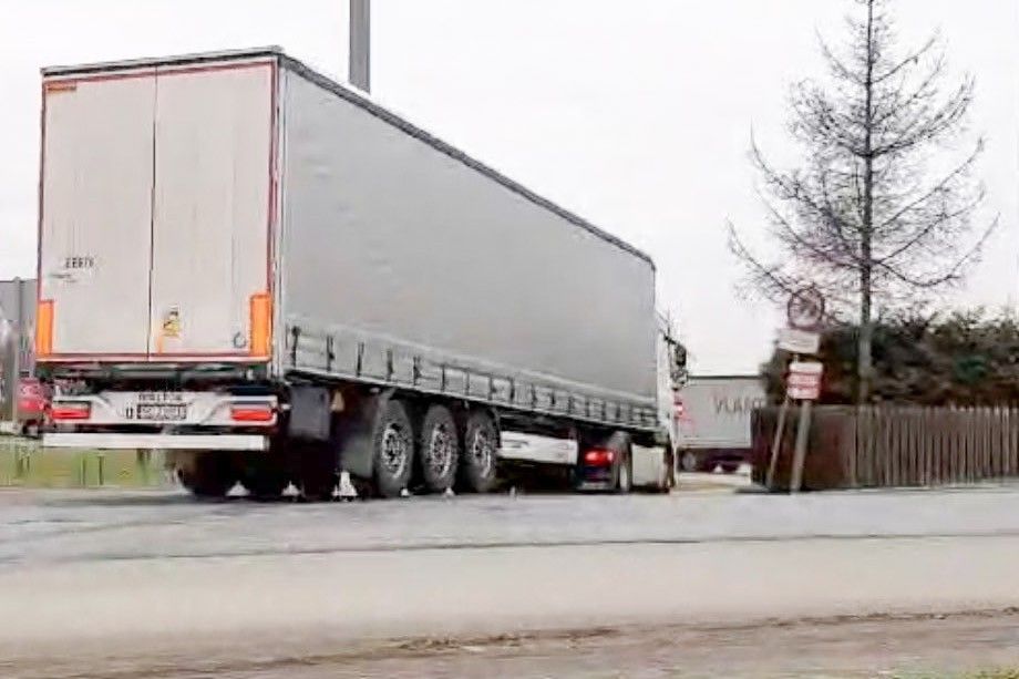 в’їзд вантажівки під заборону в Godzieszów