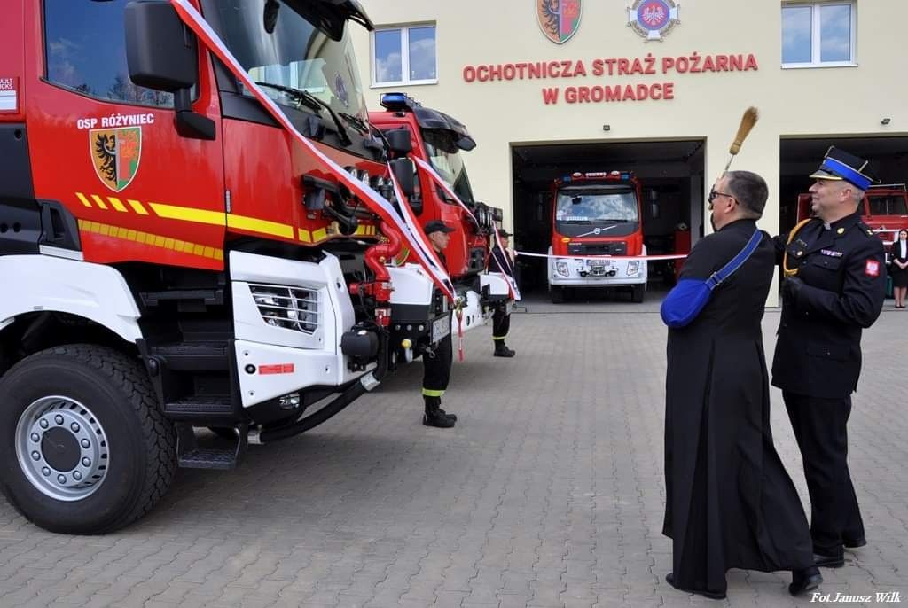 ksiądz wóz strażacki